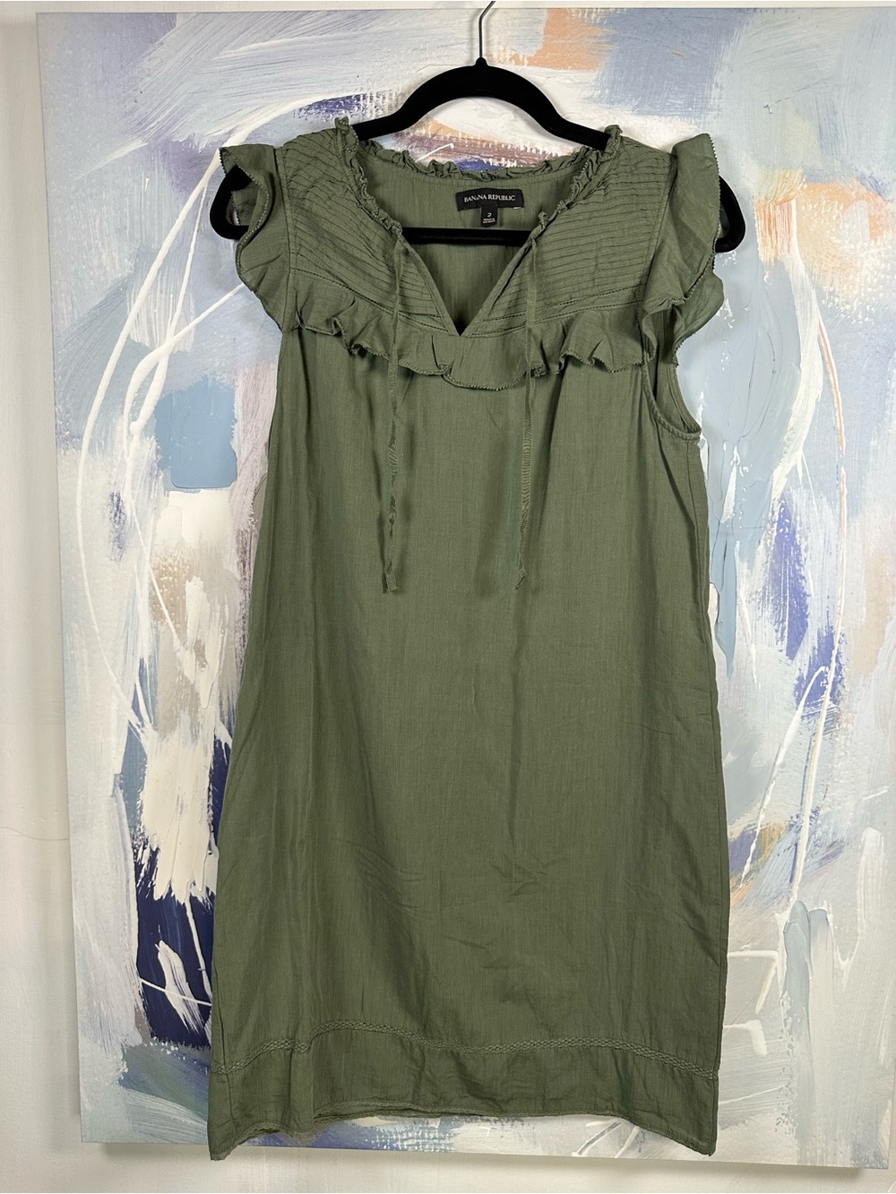 Banana Republic Olive Green Ruffle Yoke Dress V Neck Flutter Sleeve Size 2 XS